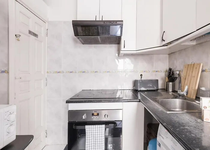 Comfy 4 Rooms Apt In The Heart Of Chueca